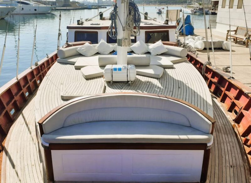 Barcelona: 2h Luxurious Sailing Cruise With Open Bar - Customer Reviews and Testimonials