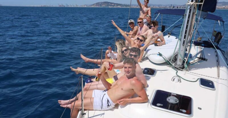 Barcelona 2h private sailing tour for 11 with local Skipper - Key Points