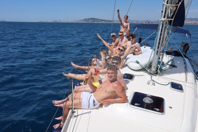 Barcelona 2h private sailing tour for 11 with local Skipper - FAQs