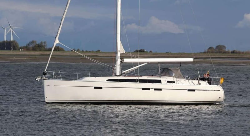 Barcelona: 4-hour sailing cruise in the morning or afternoon. - Practical Details and Tips