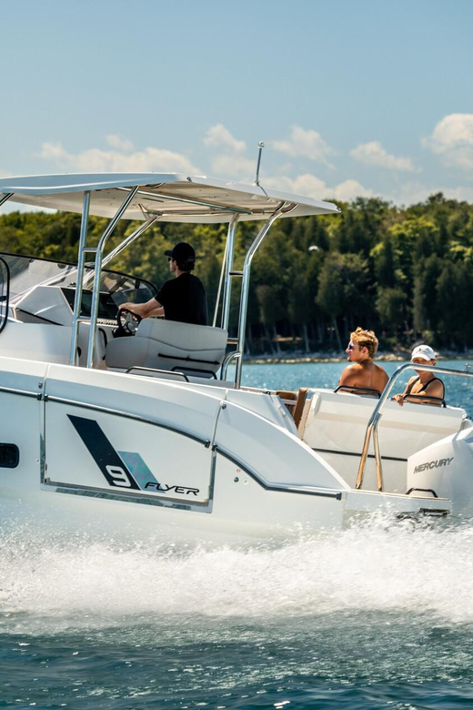 Barcelona: 8-hours Private Tour on a Motorboat - Onboard Amenities