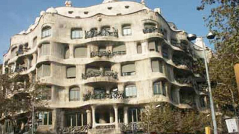 Barcelona Audioguide - Travelmate App for Your Smartphone - Booking and Activation Process