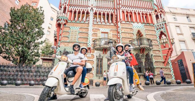 Barcelona by Scooter: Best Gaudís Legacy | 5h Best Tour - Participant Requirements