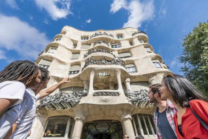 Barcelona by Scooter: Best Gaudís Legacy | 5h Best Tour - Frequently Asked Questions