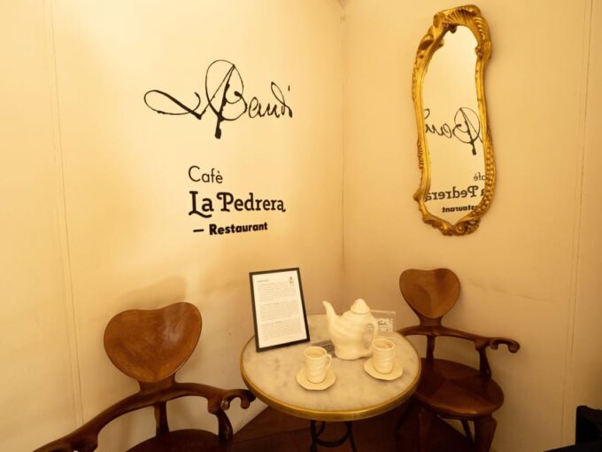 Barcelona: Casa Batllo, Casa Mila & Tapas Small Group Tour - Architectural Exploration