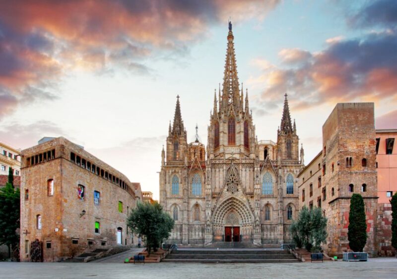 Barcelona Cathedral: Ticket, Guided Tour and VR Experience - Historical Significance