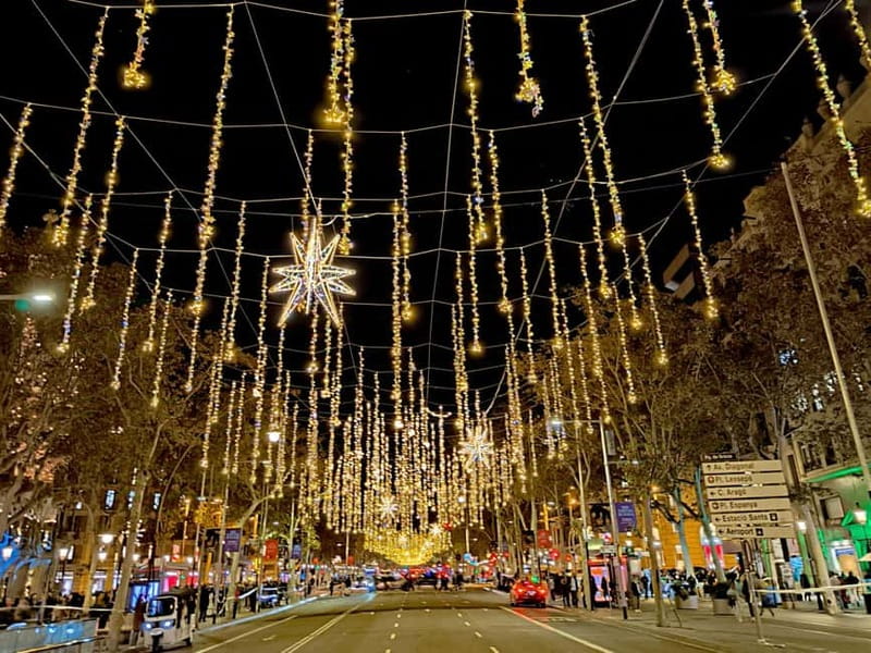 Barcelona: Christmas Walking Tour - Key Points