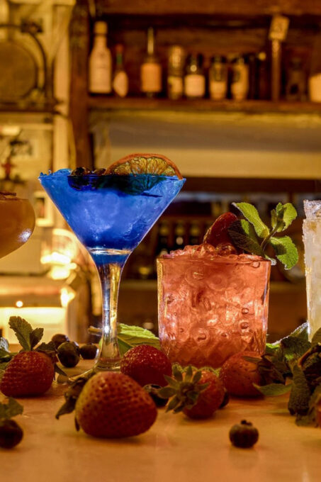 Barcelona: Cocktail Making Class With Tapas - Taking in the Gothic Quarter Atmosphere