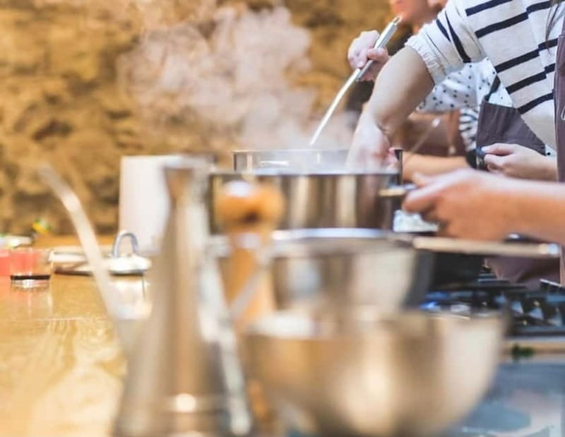 Barcelona: Cooking Class with Tapas, Paella & Wine Tasting - Key Points