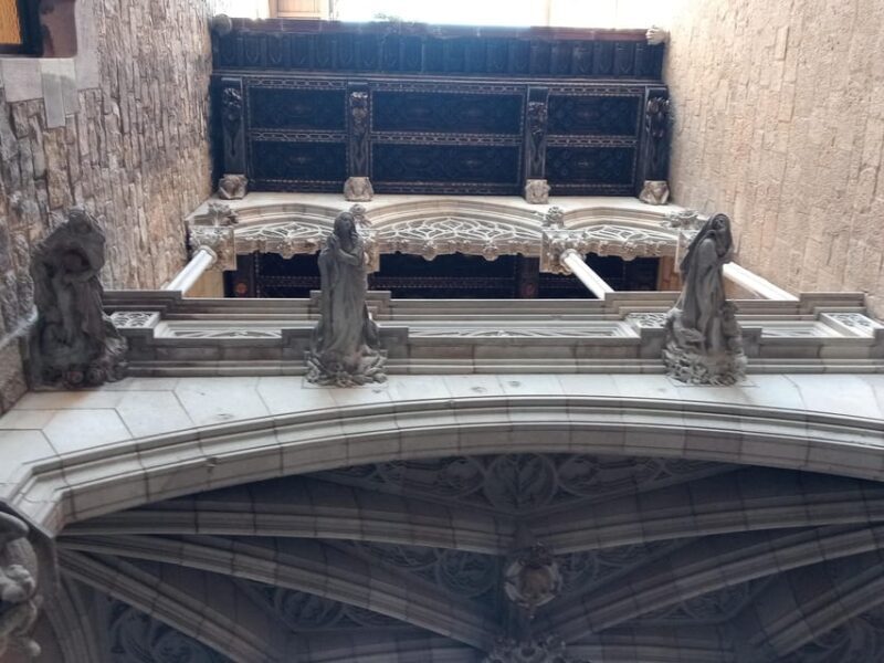Barcelona: Curious Legends and Traditions of Old Town Tour - Who Should Consider This Tour?