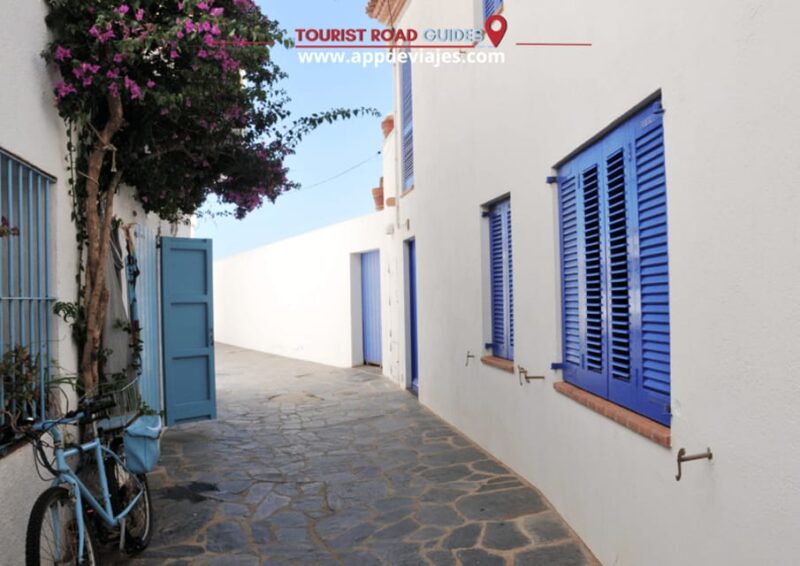 Barcelona: Dalí, Portlligat House-Museum & Cadaqués - Exploring Cadaqués