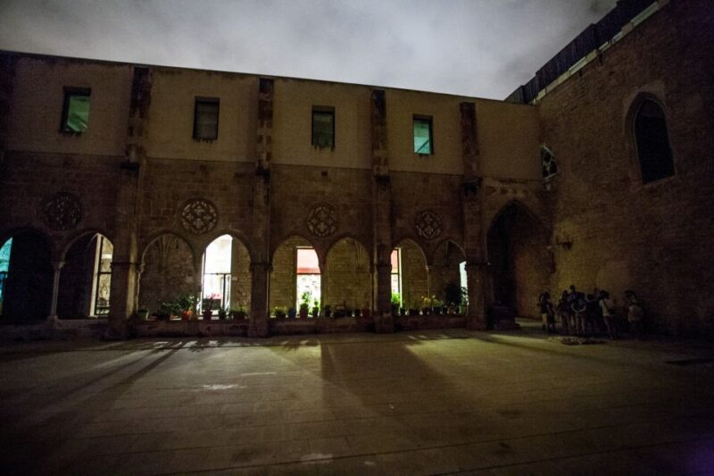 Barcelona: Dark History Night Walking Tour - The Guide Experience