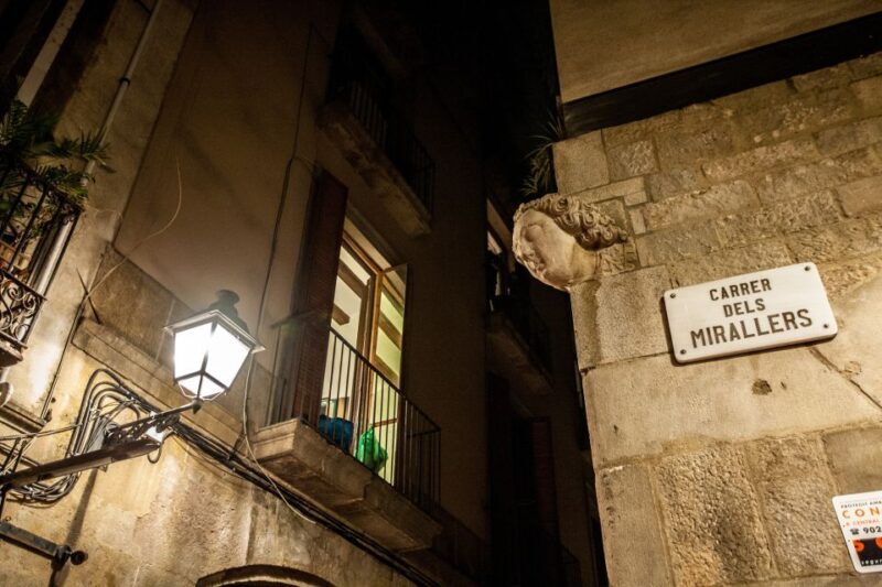 Barcelona: Dark History Night Walking Tour - Authenticity and Balance
