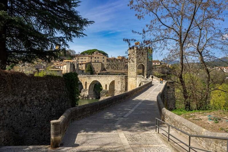Barcelona: Discover Girona, Besalú & Pals on a Guided Tour - Discovering Girona: A City of Legends and Landmarks