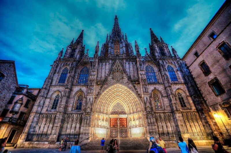 Barcelona: Electric Scooter Tour Gaudi and Gothic Route - Itinerary Highlights
