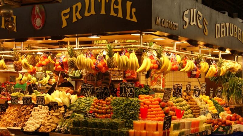 Barcelona: Exclusive Mercat De La Boqueria Walking Tour - Exploring the Eclectic El Raval District