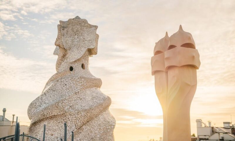 Barcelona: Fast Track La Casa Milà Guided Tour - Meeting Point and Important Information