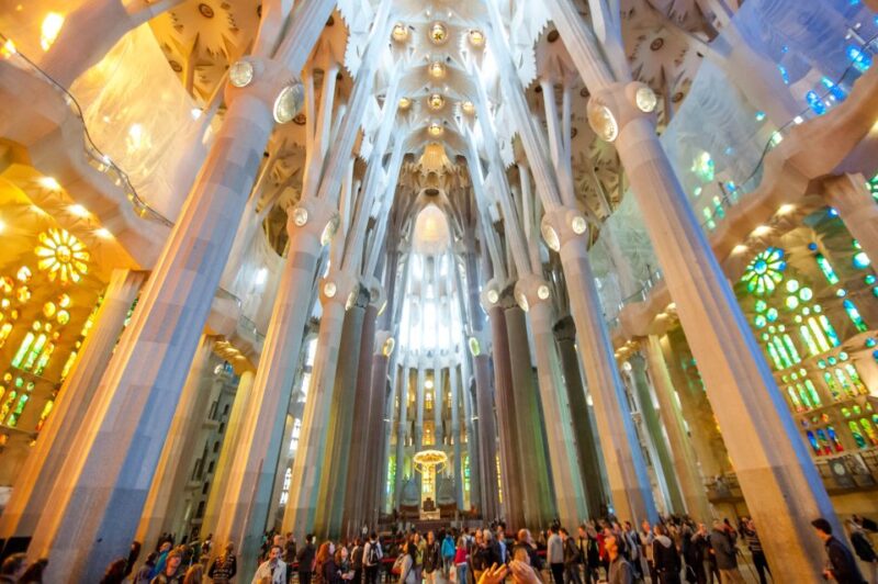 Barcelona: Fast-Track Sagrada Familia and Towers Guided Tour - Exploring the Iconic Sagrada Familia