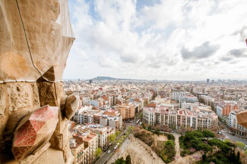 Barcelona: Fast-Track Sagrada Familia and Towers Guided Tour - Visiting the Gaudí Museum