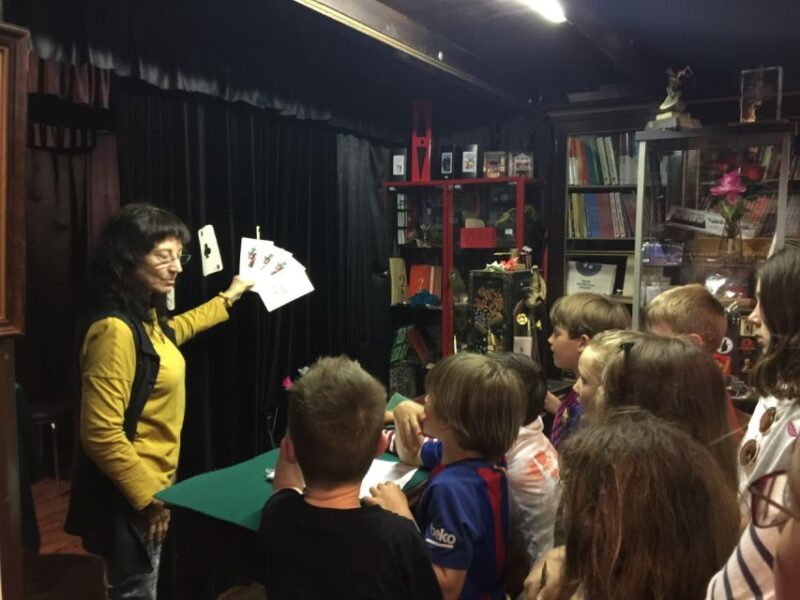 Barcelona for Kids: Dragons, Giants and Kings Tour - Experience Highlights