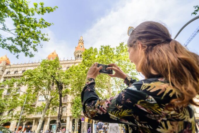 Barcelona Free Tour: Gaudi Highlights and La Sagrada Famila - Customer Reviews and Ratings