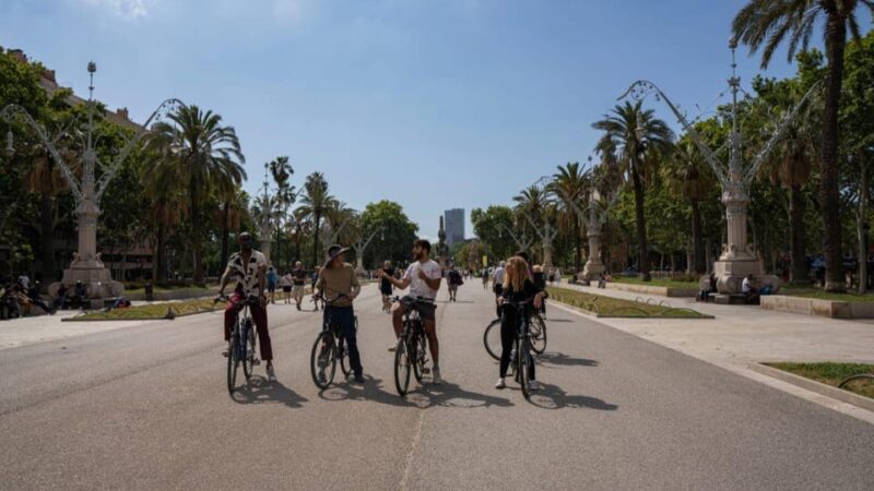 Barcelona: Gaudí Masterpieces & Hidden Gems E-Bike Tour - Tour Experience