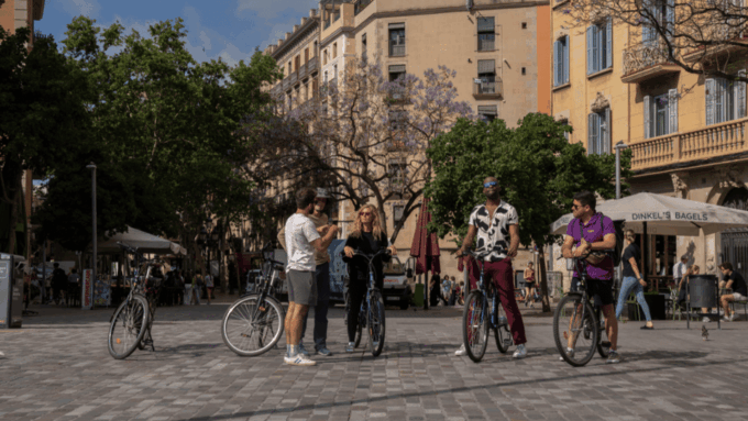 Barcelona: Gaudí Masterpieces & Hidden Gems E-Bike Tour - Discovering Gaudís Masterpieces