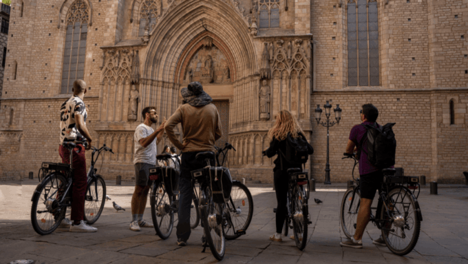 Barcelona: Gaudí Masterpieces & Hidden Gems E-Bike Tour - Taking in the Local Culture