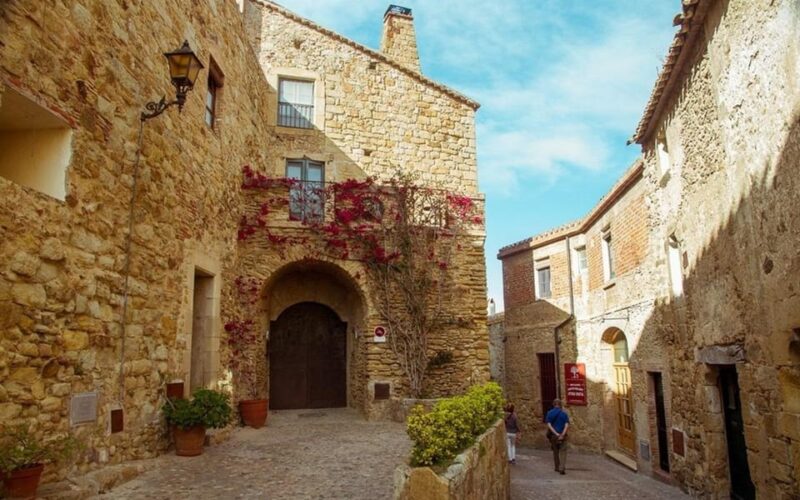 Barcelona: Girona Private Day Trip With Local Guide - Key Points