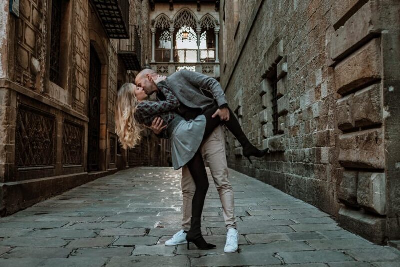 Barcelona: Gothic Quarter Cinematic Photoshoot and Guide - A Closer Look at the Gothic Quarter Photoshoot Experience