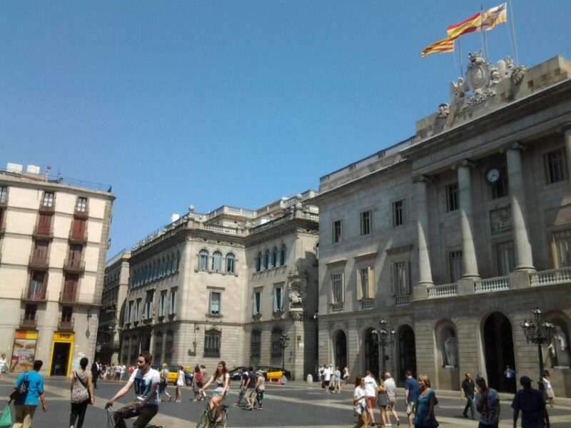 Barcelona: Gothic Quarter Legends Walking Tour With Tapas - Architectural Marvels