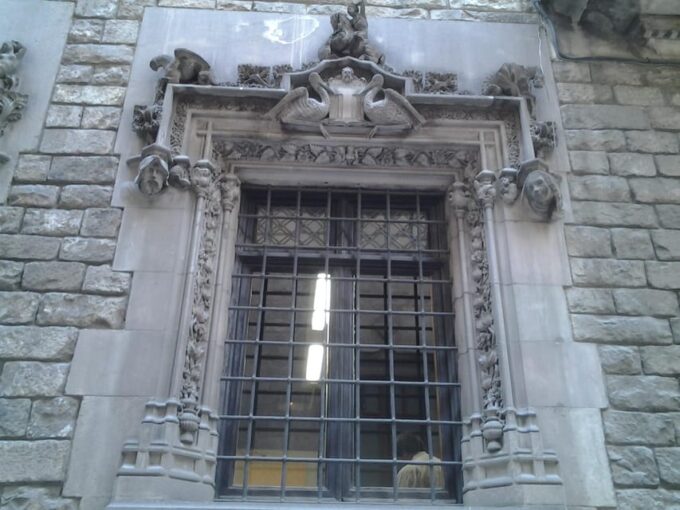 Barcelona: Gothic Quarter Legends Walking Tour With Tapas - The Jewish Quarter