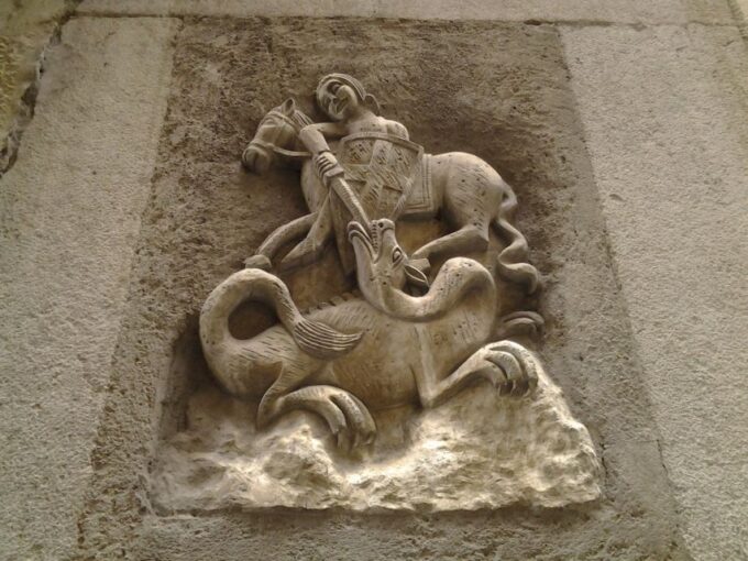 Barcelona: Gothic Quarter Legends Walking Tour With Tapas - Culinary Experience