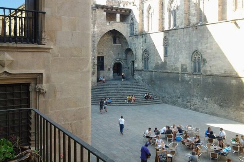 Barcelona: Gothic Quarter Legends Walking Tour With Tapas - Experience Details