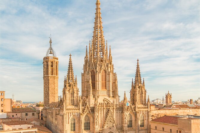 Barcelona Gothic Quarter Scavenger Hunt and City Highlights Walking Tour - Navigating the Experience