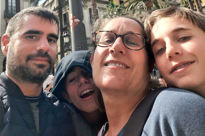 Barcelona Gothic Quarter Scavenger Hunt and City Highlights Walking Tour - Engaging Clues and Puzzles