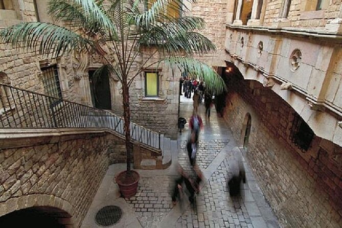 Barcelona Gothic Quarter Walking Tour - Language Options
