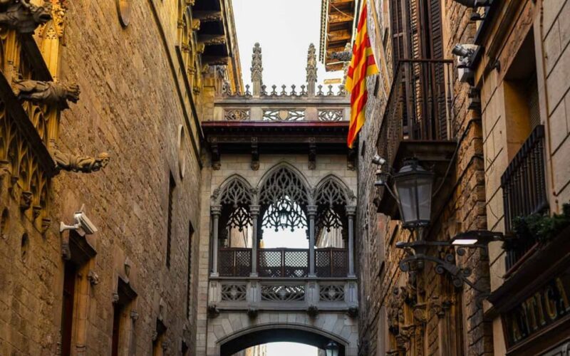 Barcelona: Gothic Quarters Deepest Secrets Tour and Sangria - Spanish Civil War and Political Intrigue