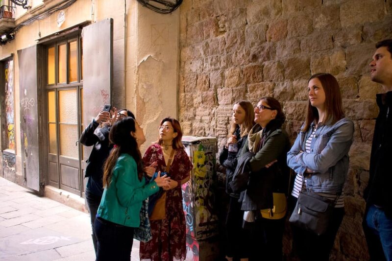 Barcelona: Gothic Quarters Deepest Secrets Tour and Sangria - Relax With Complimentary Sangria