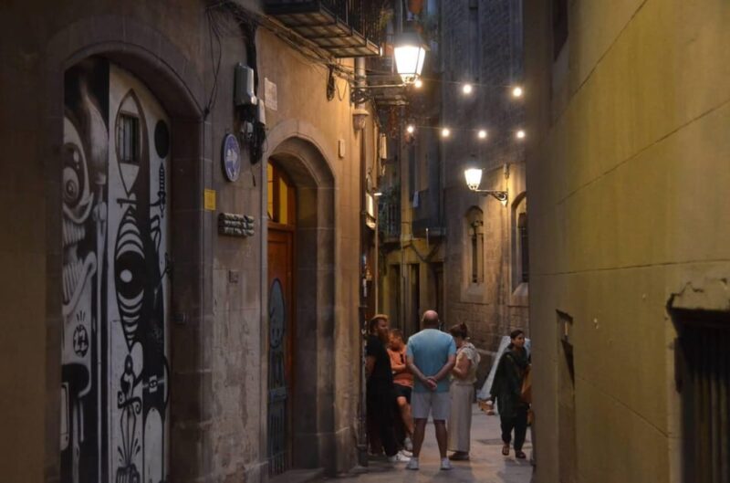 Barcelona: Killers, Witches & Inquisition Old Town (day/eve) - Key Points