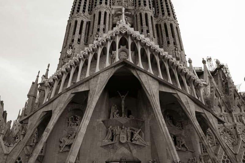 Barcelona: La Sagrada Familia Skip-the-Line Guided Tour - What to Expect from the Tour