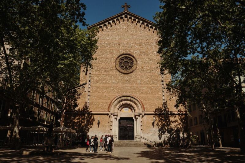 Barcelona: Local Food Tour in Gracia With Tastings & Drinks - Key Points