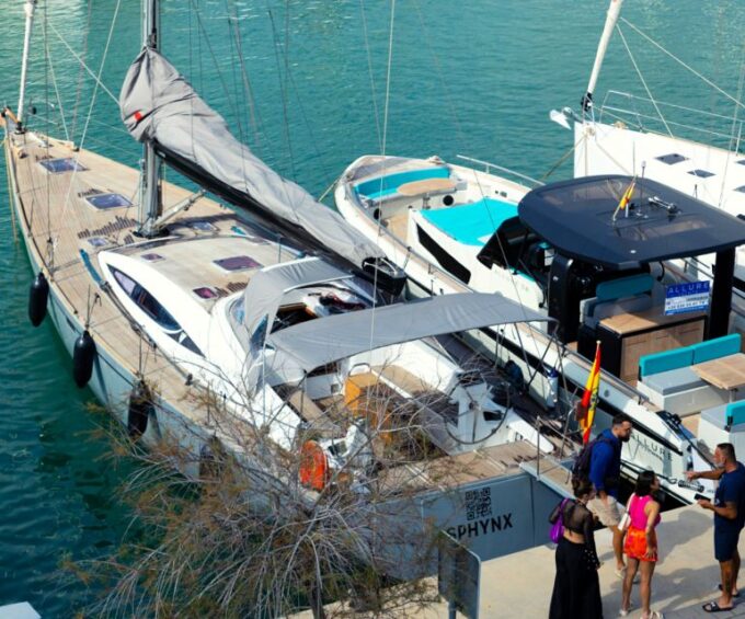 Barcelona: Luxury Yacht Private Sailing Tour - Ideal for Occasions