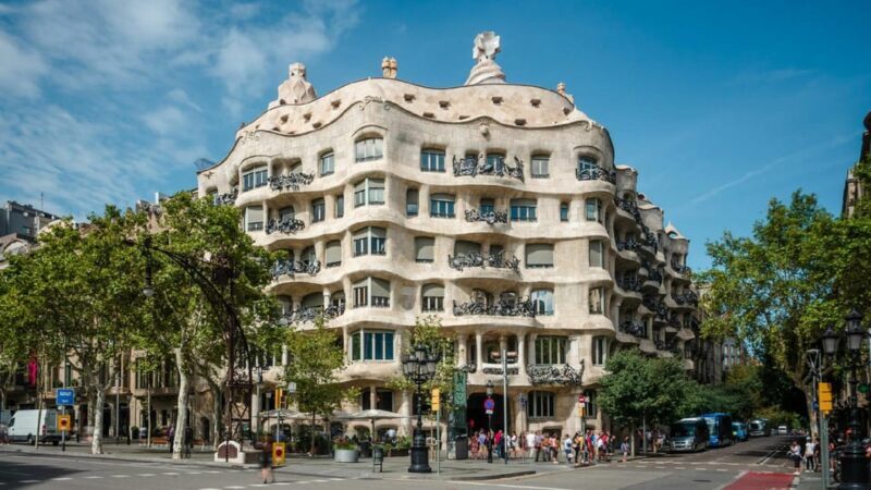 Barcelona: Modernism Gaudi Architectural Walking Tour - Discovering Gaudí’s Architectural Genius in Just Two Hours