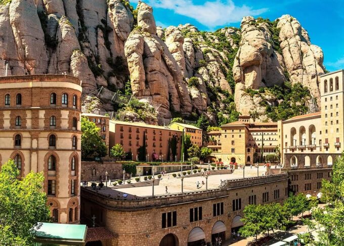 Barcelona: Montserrat Monastery Guided Tour With Transfers - Liqueur Tasting and Free Time