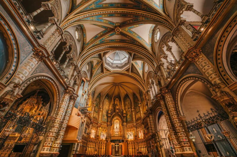 Barcelona: Montserrat Visit & Lunch at Farmhouse Small Group - Itinerary Details