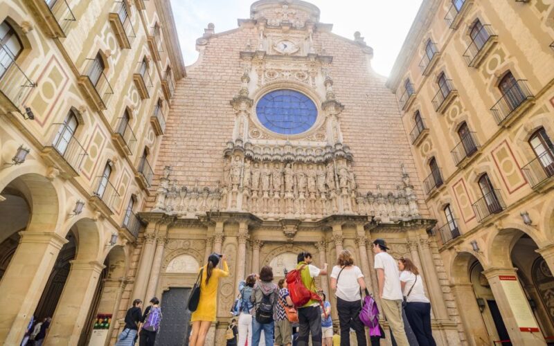 Barcelona: Montserrat Visit & Lunch at Farmhouse Small Group - Farmhouse Lunch