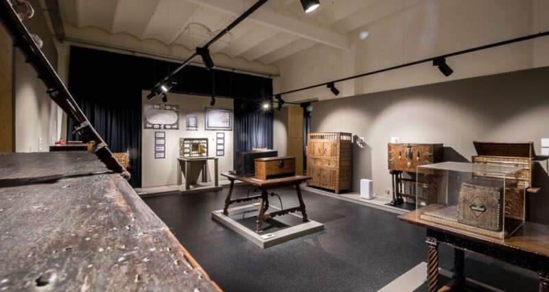 Barcelona: Nurias Pla House-Museum Guided Tour - Art and Collection