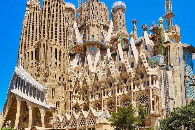 Barcelona Old Town and Top Attractions Private Car Tour - Included Attractions and Tickets