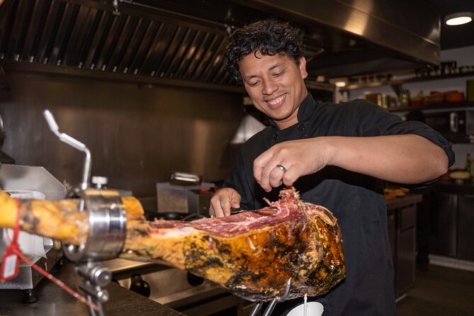 Barcelona: Old Town Evening Food Tour With 8 Tapas & 4 Drinks - Catalan Tapas Dishes